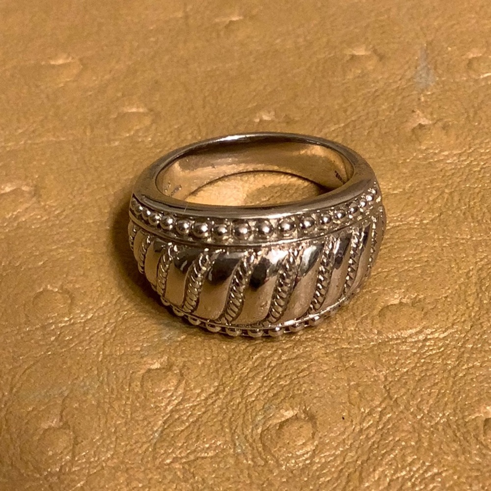 😍Judith Ripka Ribbed Dome Ring Size 6.5😍NWOT